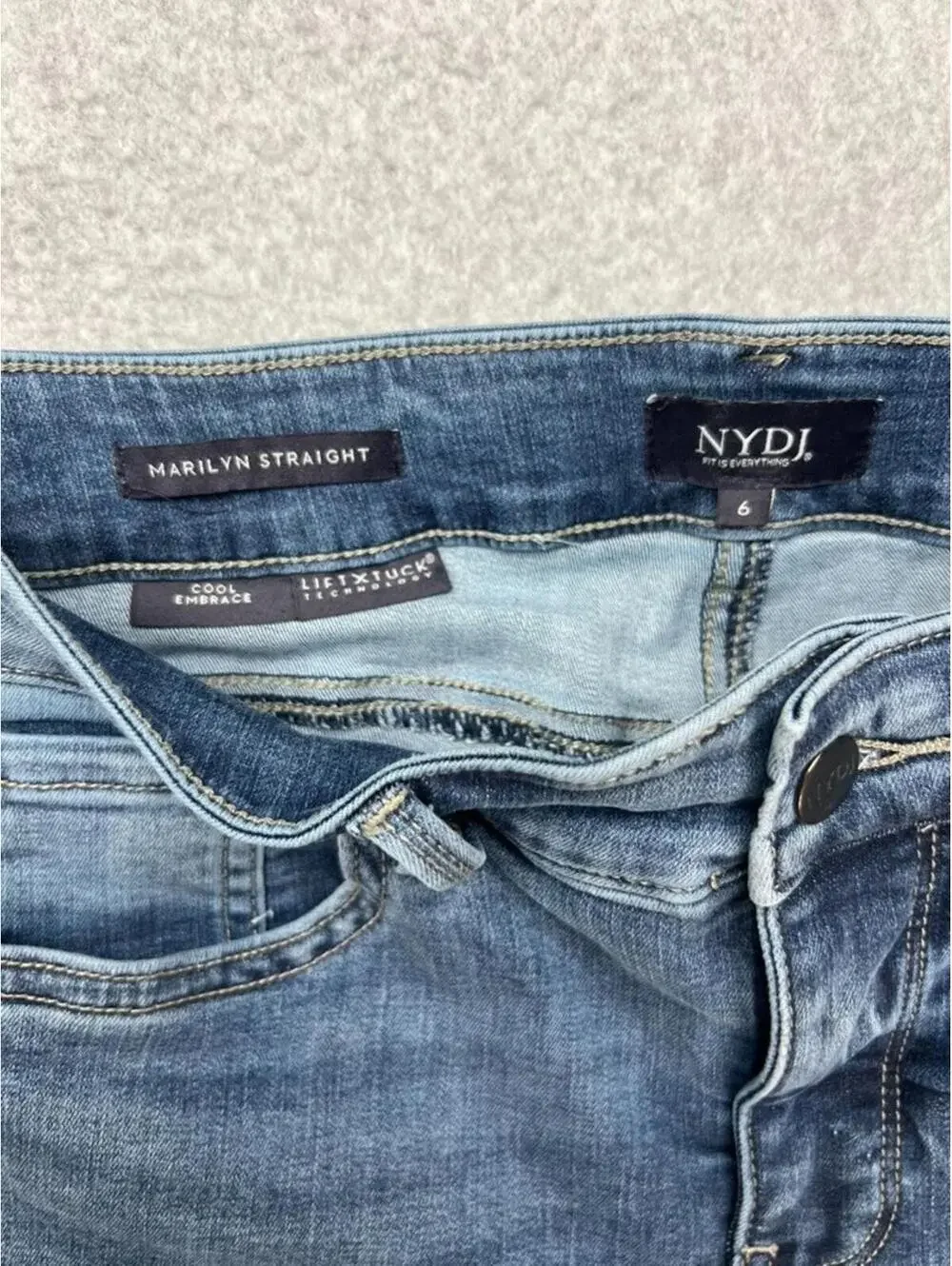 NYDJ Marilyn Straight Leg Crop Jeans Size 6 Med Wash Denim Lift Tuck Med Rise
